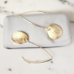 NEW 14K yellow gold plated drop shell beachy earrings jewelry B28A